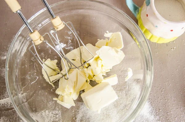 Organic batter in bowl — Stock Photo, Image