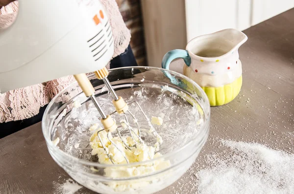 Organic batter in bowl — Stock Photo, Image