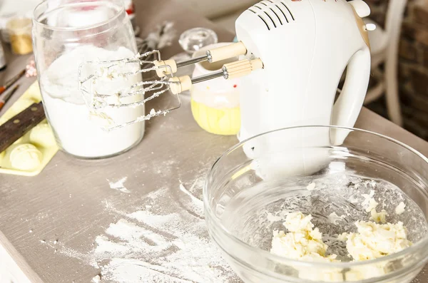 Organic batter in bowl — Stock Photo, Image