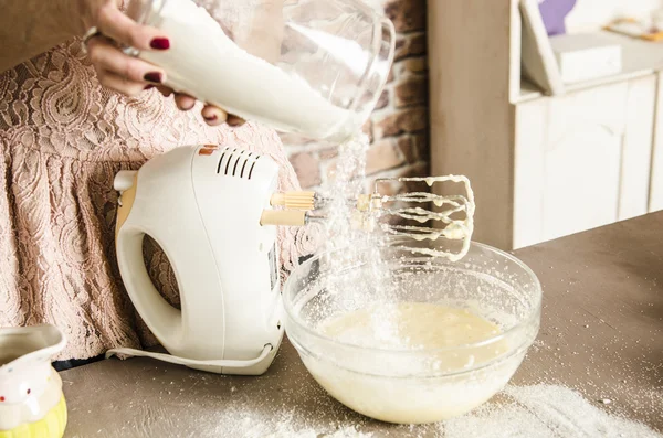 Flour and dough in bowl — Stock Photo, Image