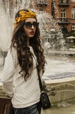 Bayan moda portre kadar kapatın