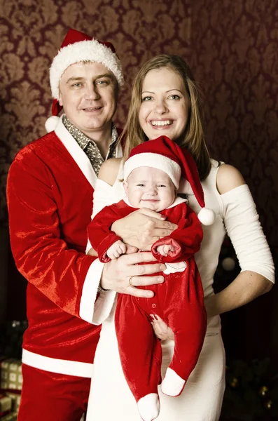 Lyckliga familjen på jul och nyår — Stockfoto