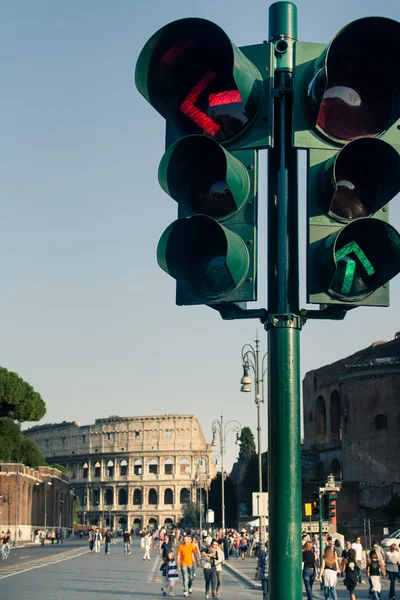 Colloseum, Roma önünde sokak ışıkları Stok Resim