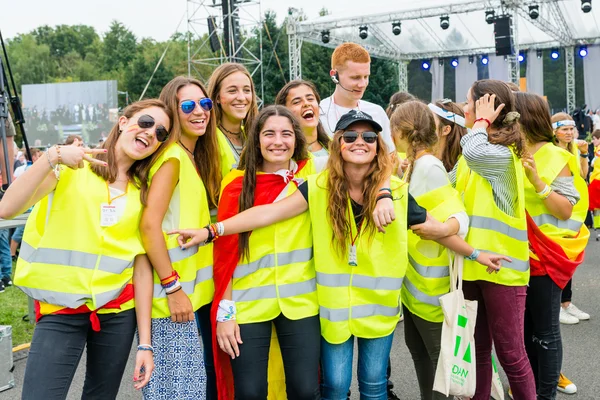 Poznan, Lengyelország-július 24, 2016: zarándokok tánc és éneklés során napok egyház, közvetlenül a krakkói ifjúsági világnap előtt — Stock Fotó