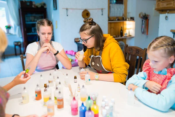 Laboratori Arte Bambini Preparazione Sapone Fatto Mano — Foto Stock