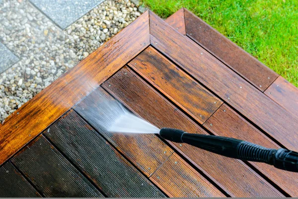 Terrazza Pulizia Con Una Lavatrice Potenza Alta Pressione Dell Acqua — Foto Stock