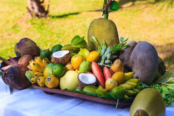 Composizione Frutta Esotica Piatto Delle Seychelles Con Coco Mer Lodoicea Foto Stock Royalty Free