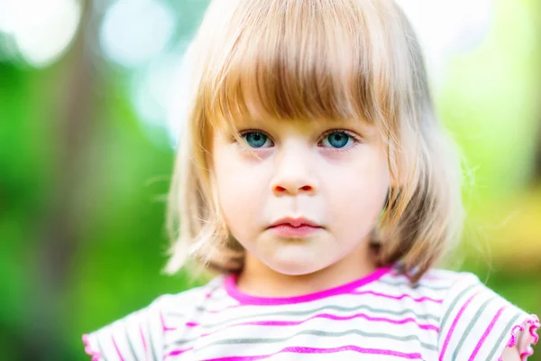 Sad liitle girl — Stock Photo, Image