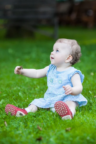 Güzel drooling şirin bebek kız — Stok fotoğraf