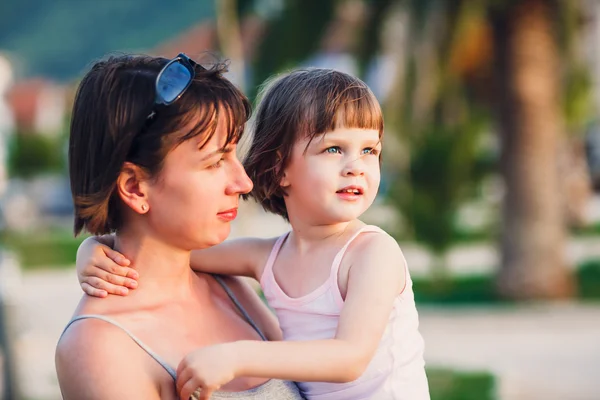 Mother hugging daughter — Stock Photo, Image