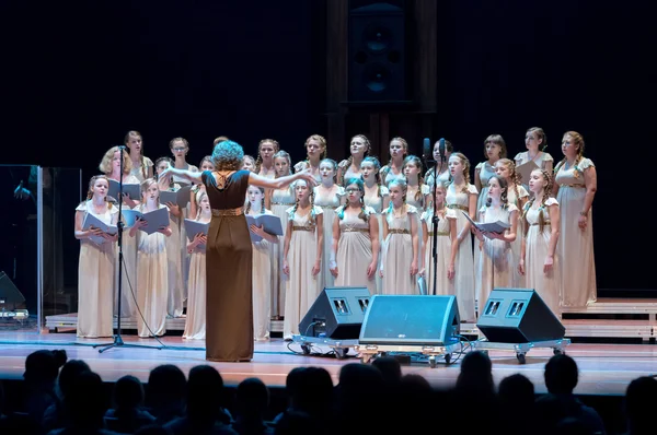 Frauenchor singt — Stockfoto