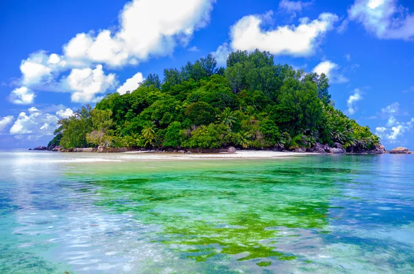 Paraíso - Ilha das Seychelles - vista do mar — Fotografia de Stock