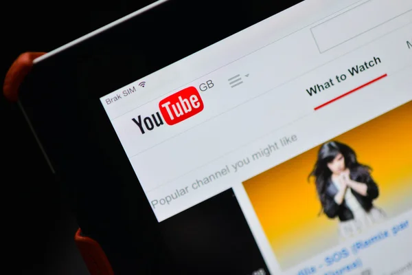 포즈난, 폴란드-2015 년 4 월 8 일: Youtube 기가바이트 웹사이트 홈 페이지 — 스톡 사진