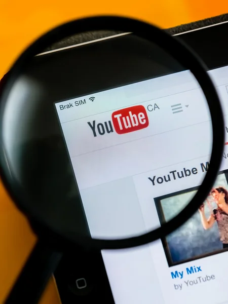 Poznan, Polonya - 15 Nisan 2015: Youtube Ca Web sitesi ana sayfa