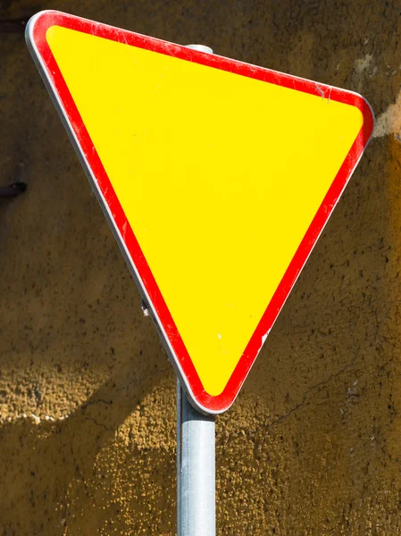 Give way sign - yield sign — Stock Photo, Image