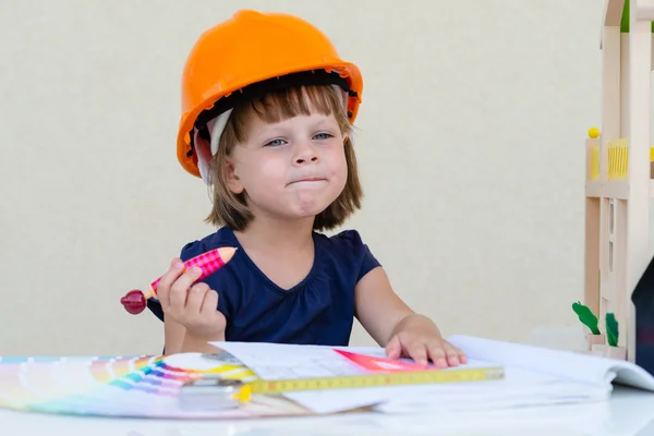 Smiling Little Girl In Orange Protective Helmet - Playing Engineer Or Builder — ストック写真