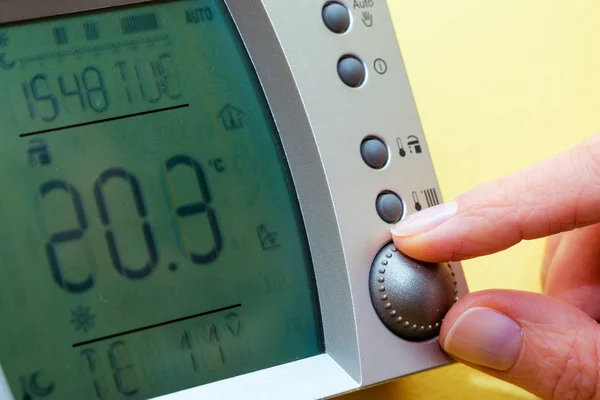 Het bedieningspaneel van de gas-ketel voor warm water en verwarming. Kopie — Stockfoto