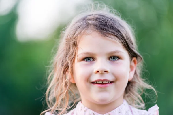 Happy girl excited. Young girl smiling very happy surprised  bei — Stock Photo, Image