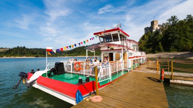 Niedzica, Polonya - bilgisiyle tekne