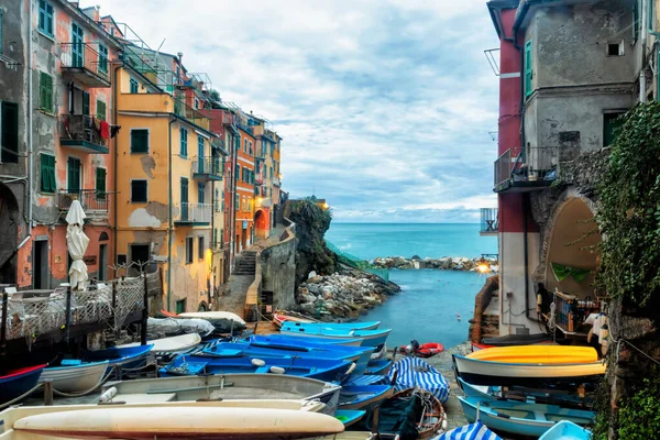 Riomaggiore Fishing Quarter Puerto Pequeño Pueblo Pescadores Italianos Por Noche —  Fotos de Stock