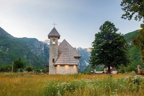 Arnavutluk Theth Valley Kentindeki Theth Dağ Köyü — Stok fotoğraf