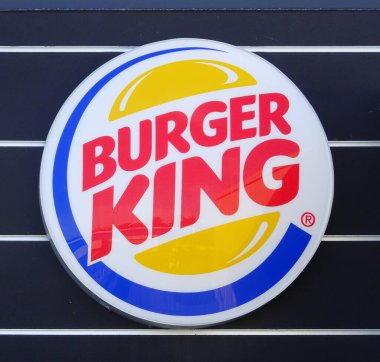 Burger King logosu fast food restoran zincirinin işareti. San Francisco, Kaliforniya, ABD, 2021