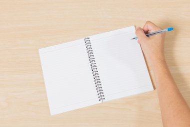 defter yazım kalemi ile ahşap üzerine el