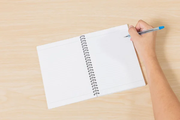 Caderno de escrita à mão com caneta sobre madeira — Fotografia de Stock