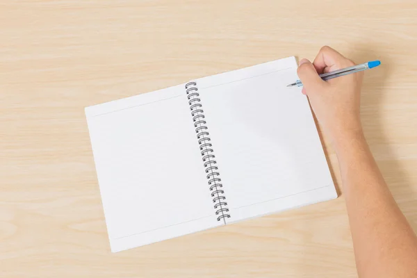 defter yazım kalemi ile ahşap üzerine el