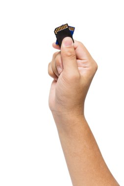 SD kart izole beyaz üzerinde tutan el