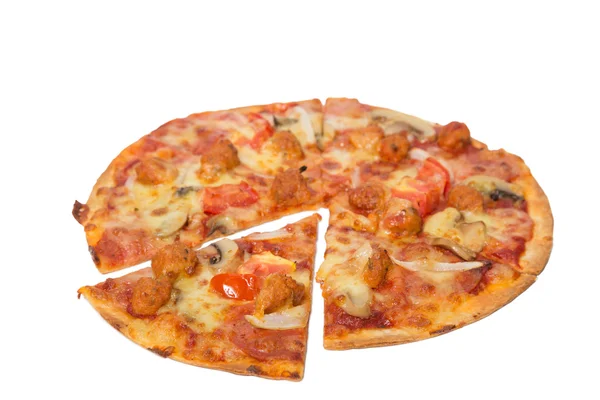 Heerlijke smaakvolle pizza geïsoleerd op wit — Stockfoto