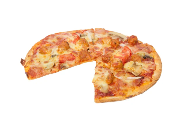 Chutné svěžím pizza izolovaných na bílém — Stock fotografie