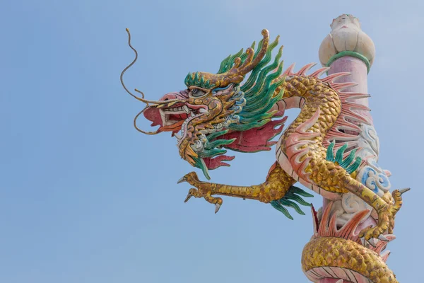 Old Golden Dragon on pole — Stock Photo, Image