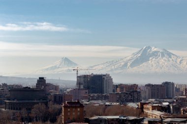 İnanılmaz güzel mimari ve şehir manzaraları.