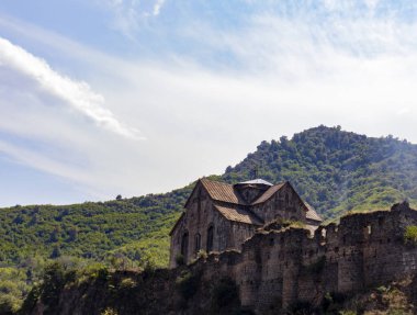 İnanılmaz güzel mimari ve şehir manzaraları.