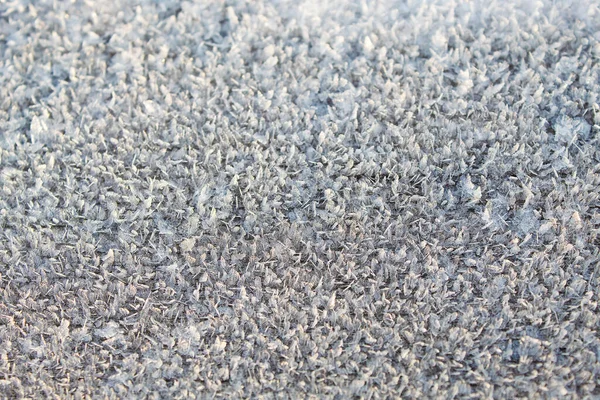 Karda çizilmiş kalpler