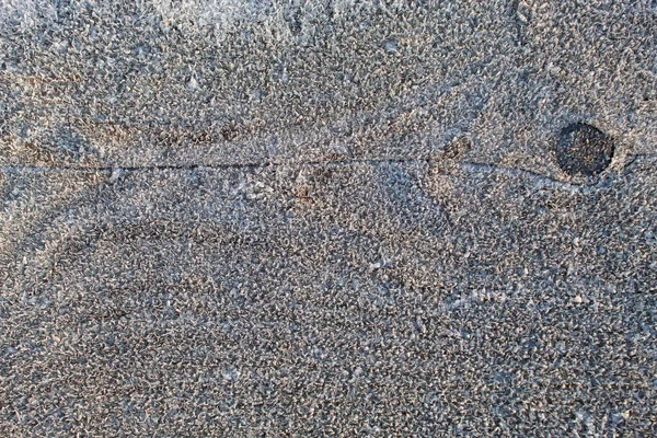 Karda çizilmiş kalpler