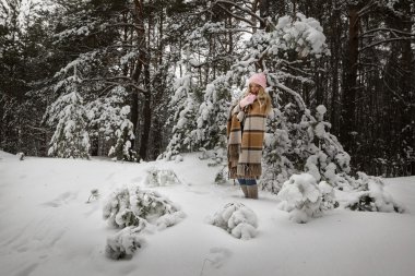 mutlu genç çift winter Park açık havada fun.family sahip