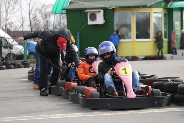 GOMEL, BELARUS - MARCH 8, 2010: Amateur competitions in races on karting track. organized recreation. — Stock Photo, Image