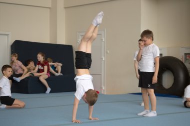 Gomel, Belarus - 30 Nisan 2016: spor tarihi 2005-2006 freestyle içinde kız ve erkek çocuklar arasında.