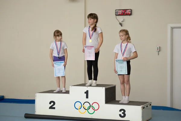 Gomel, Bielorrusia - 30 de abril de 2016: deportes entre niños y niñas nacidos en 2005-2006 freestyle . — Foto de Stock