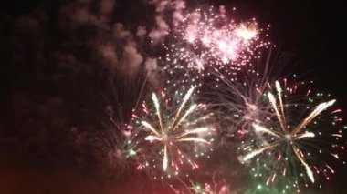 Tatil gece Hd 1080p renkli havai fişek