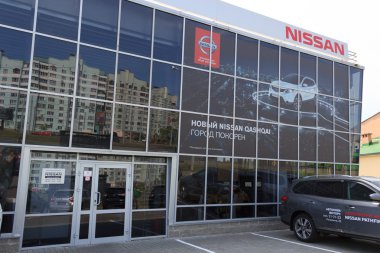 Gomel, Belarus - 3 Haziran 2015: Nissan - motorlar Autoworld, sokak Khatayevich 32 resmi satıcı, 