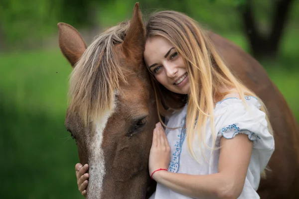 Outdoor portrait of young beautiful woman with horse — Stock Photo, Image