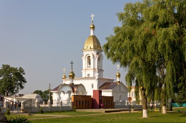 Turov, Belarus - 28 Haziran 2013: Aziz Cyril Katedrali ve Lavrenti, Turov 28 Haziran 2013 yılında kasaba Turov, Beyaz Rusya'nın