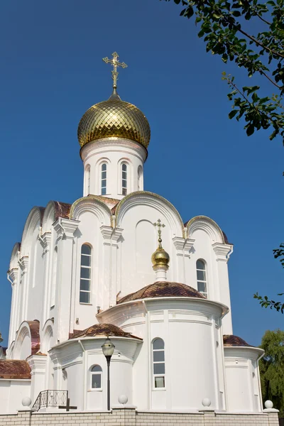 Turov, Bielorrússia - 28 de junho de 2013: Catedral dos Santos Cirilo e Lavrenti de Turov 28 de junho de 2013 na cidade de Turov, Bielorrússia — Fotografia de Stock