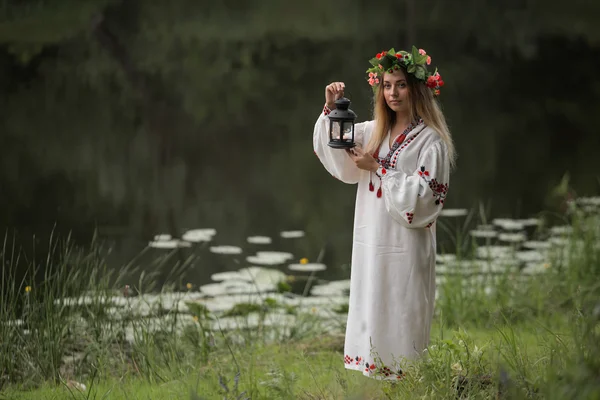 Young beautiful girl in the Belarusian traditional dress with a wreath — Stock Photo, Image