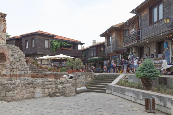 Nessebar, Bulgarije, Juny 18, 2016: architectonische oplossingen de oude stad Nessebar gebouwen. woonwijk. — Stockfoto