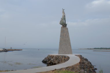 Nessebar, Bulgaristan, Haziran 20, 2016: Nessebar kasaba. Balıkçılar anıt