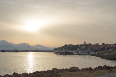 Nessebar, Bulgaristan, Haziran 20, 2016: Nessebar kasaba. küçük balıkçı tekneleri ile rahat bağlantı noktası.